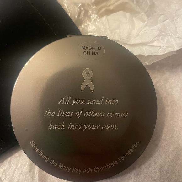 NEW Mary Kay Velvet Purse with Mirror Compact - Picture 6 of 10